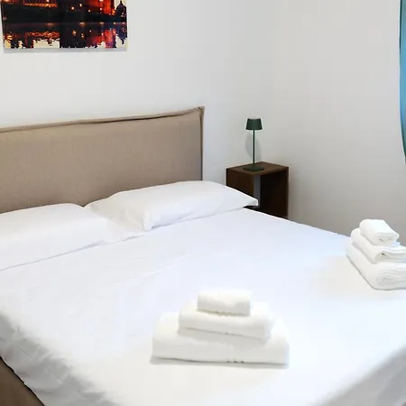 Castle View - & - Free Parking 3*